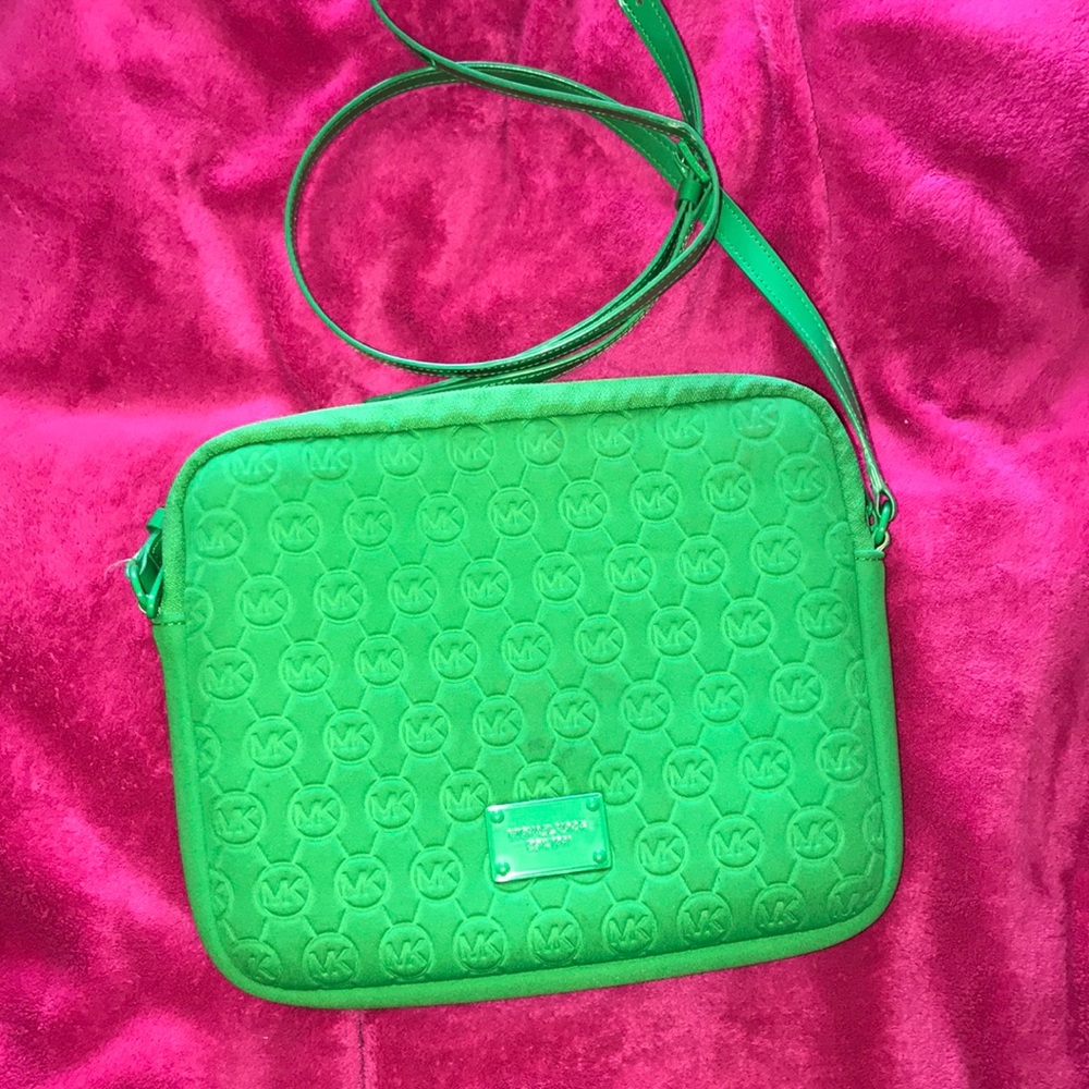💚 MK iPad Crossbody 💚